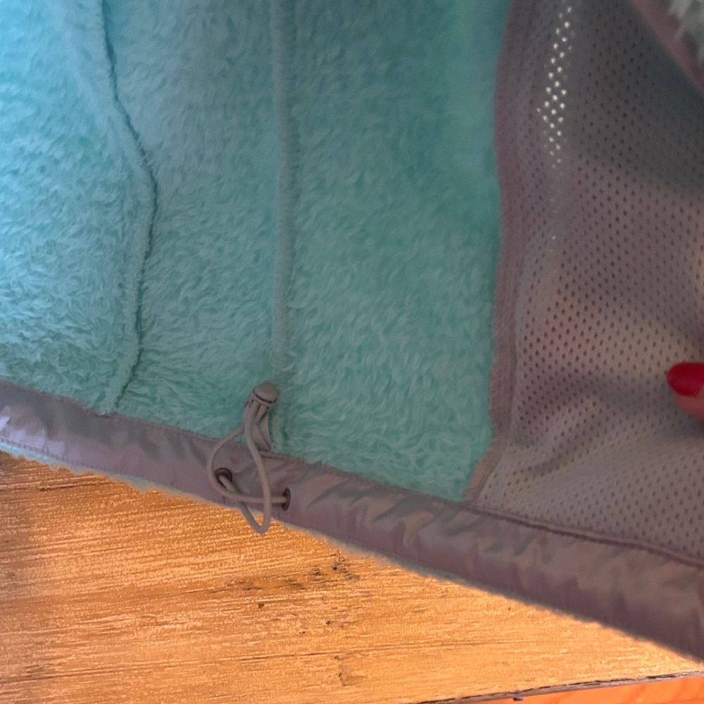 The North Face Women’s Plush Full-Zip Teddy Jacket in Aqua - Picture 10 of 11